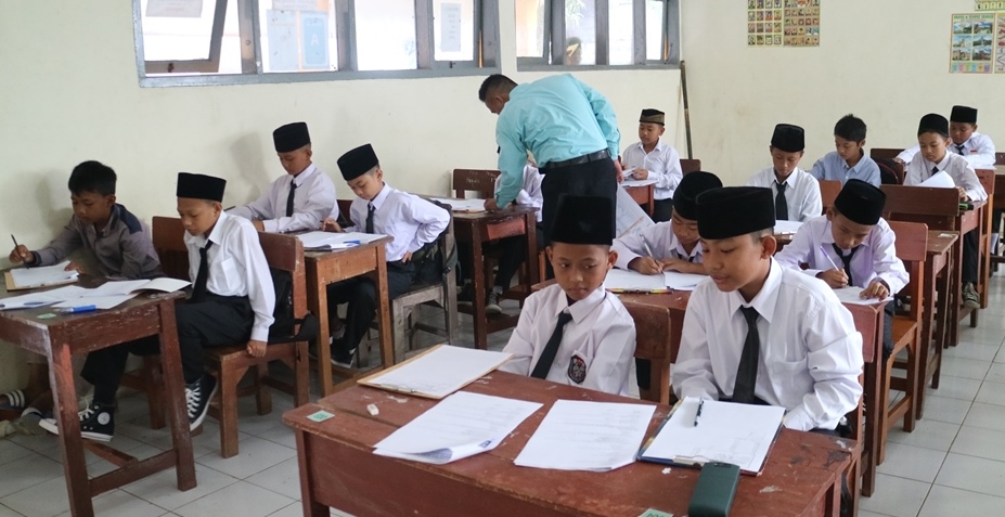 Pengumuman Tes Masuk Calon Santri Baru PSB Manba'ul 'Ulum Tahun Pelajaran 2019/2020 Pengumuman Tes Masuk Calon Santri Baru PSB Manba'ul 'Ulum Tahun Pelajaran 2019/2020