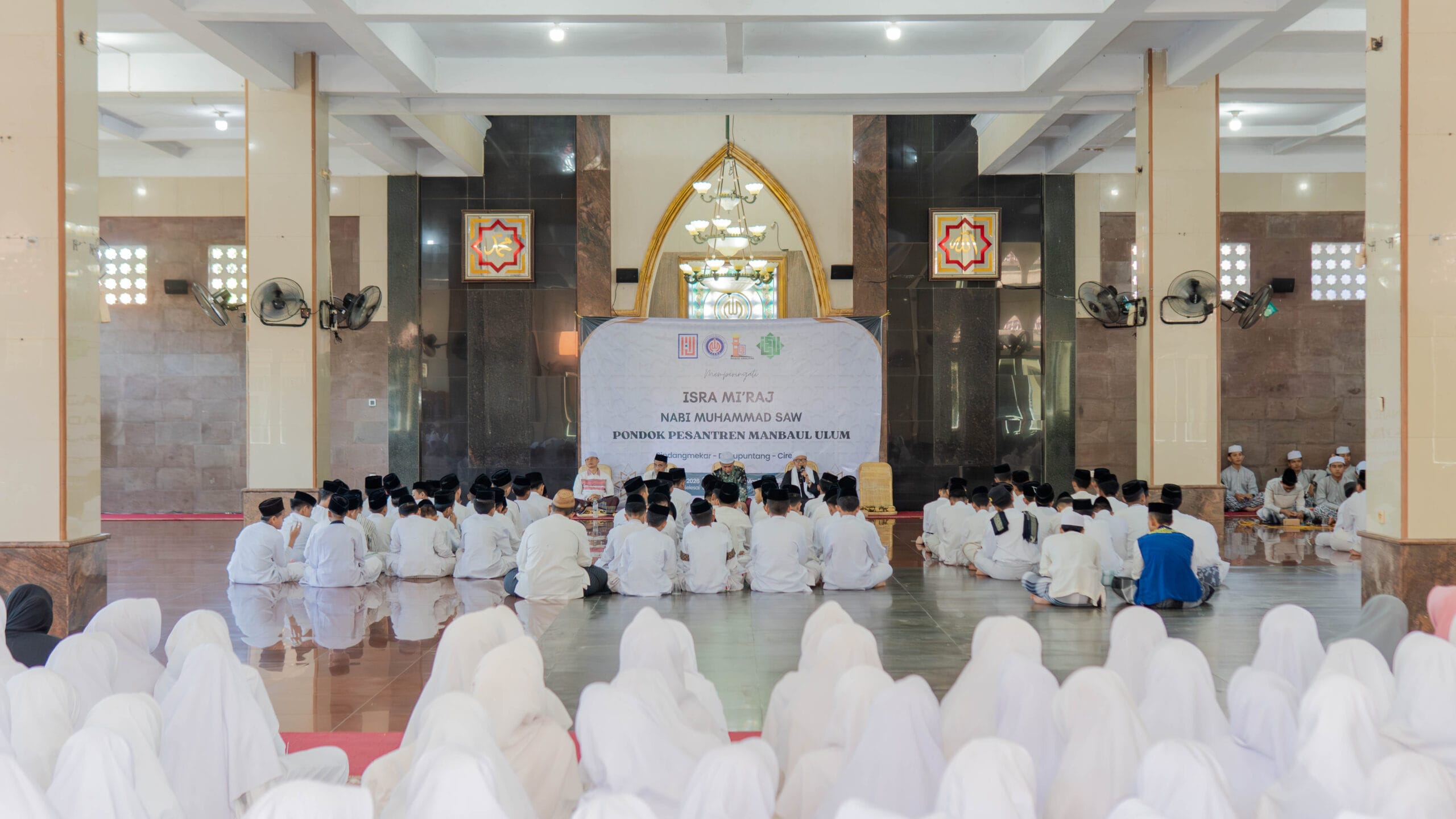 Suasana Isra Mi'raj Pondok Pesantren Manbaul Ulum