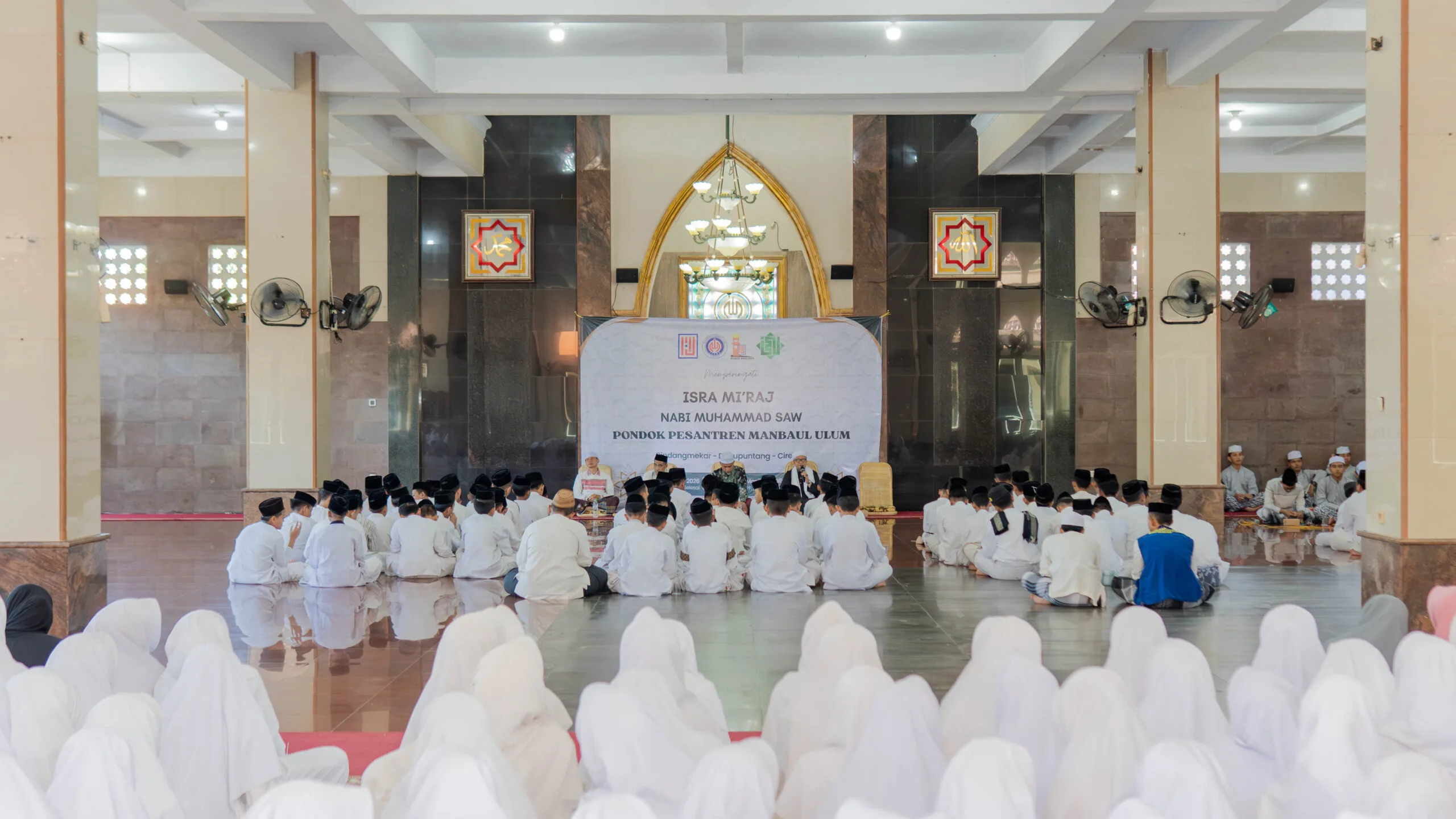 Suasana Isra Mi'raj Pondok Pesantren Manbaul Ulum