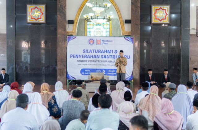suasana santri baru di masjid amaliyah