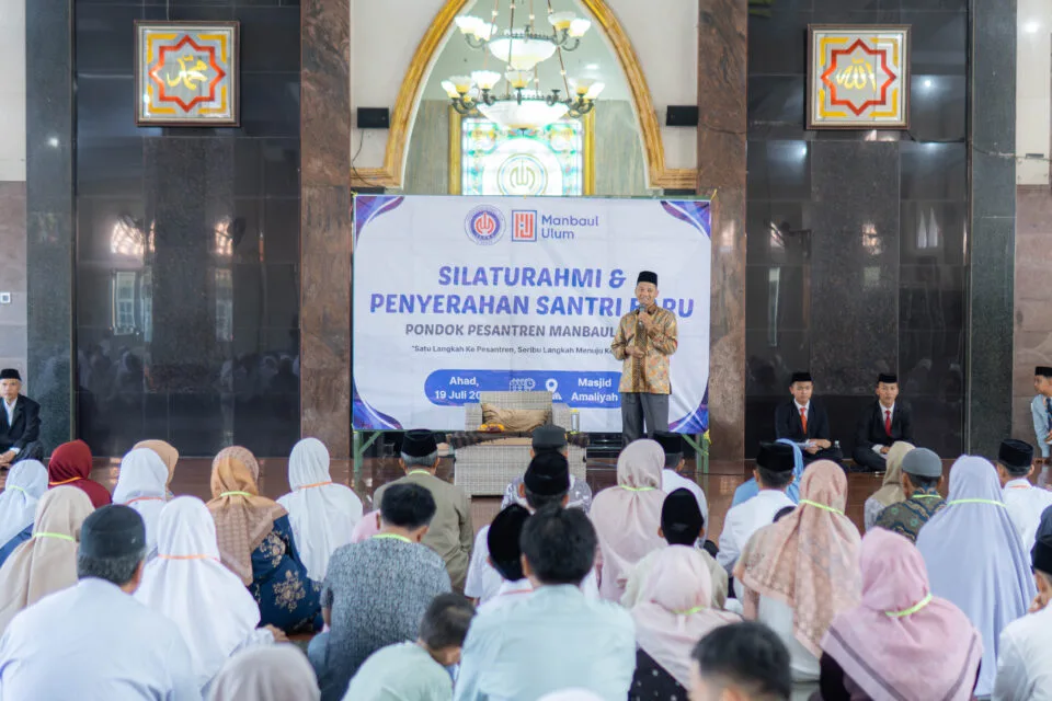 suasana santri baru di masjid amaliyah